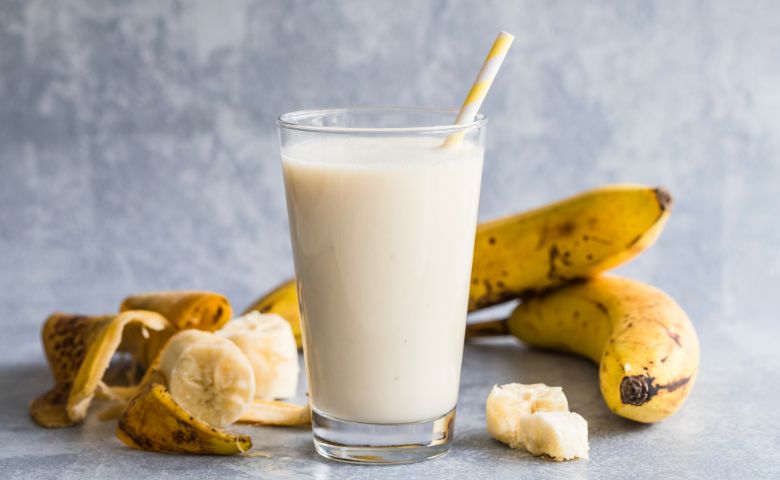 banana and ginger breakfast smoothie